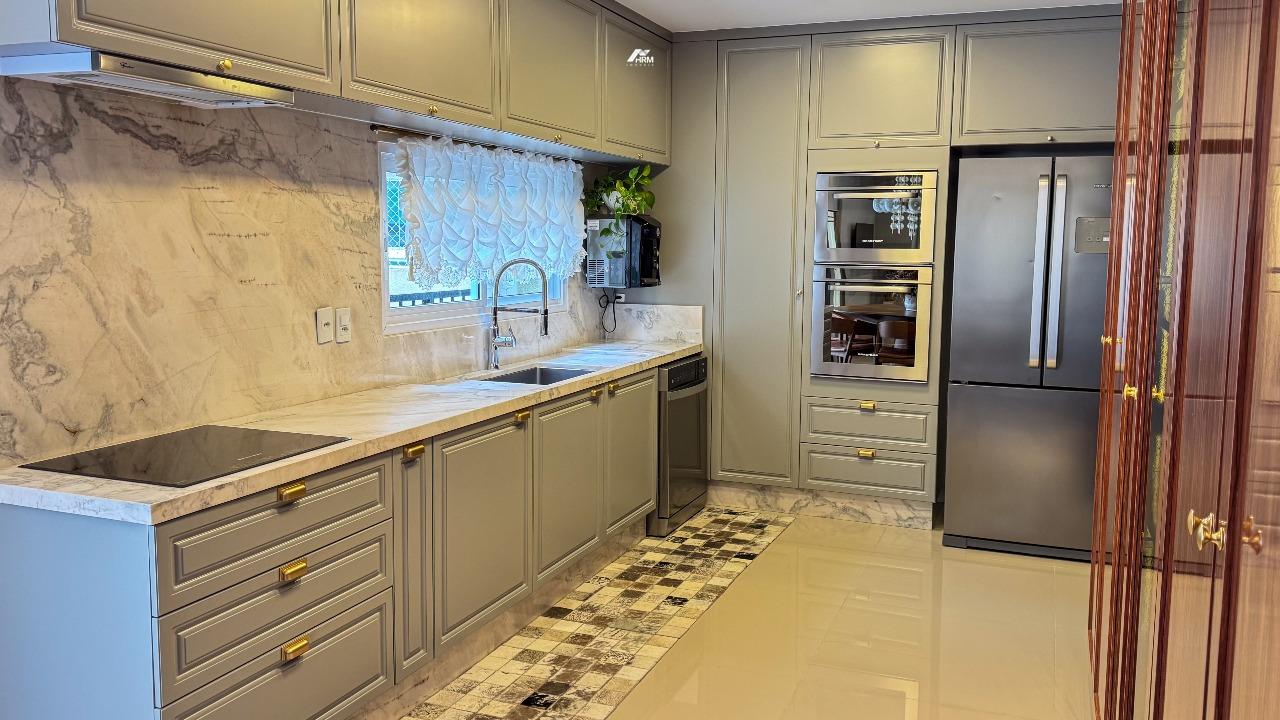 Apartamento à venda no Meia Praia: 