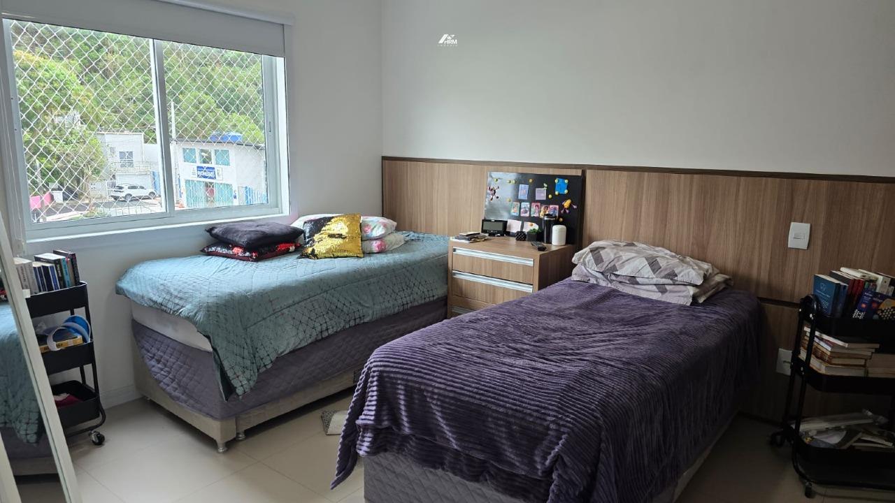 Apartamento à venda no Pioneiros: 