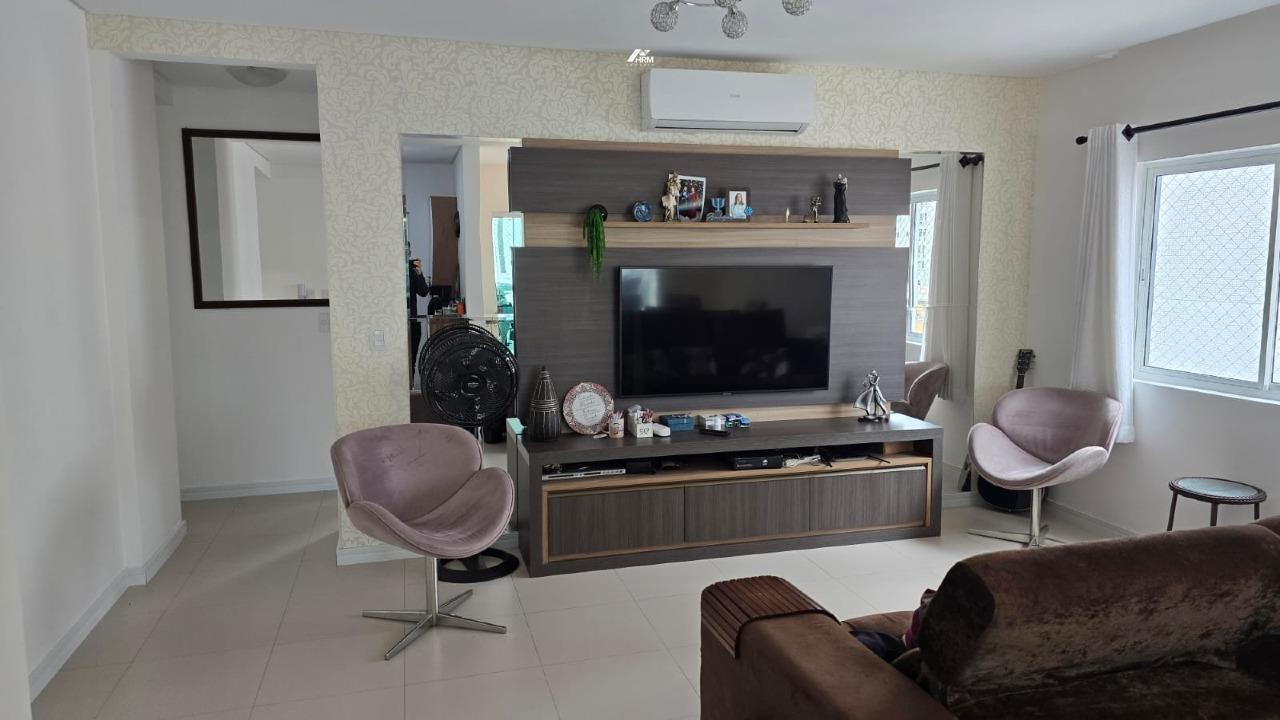 Apartamento à venda no Pioneiros: 