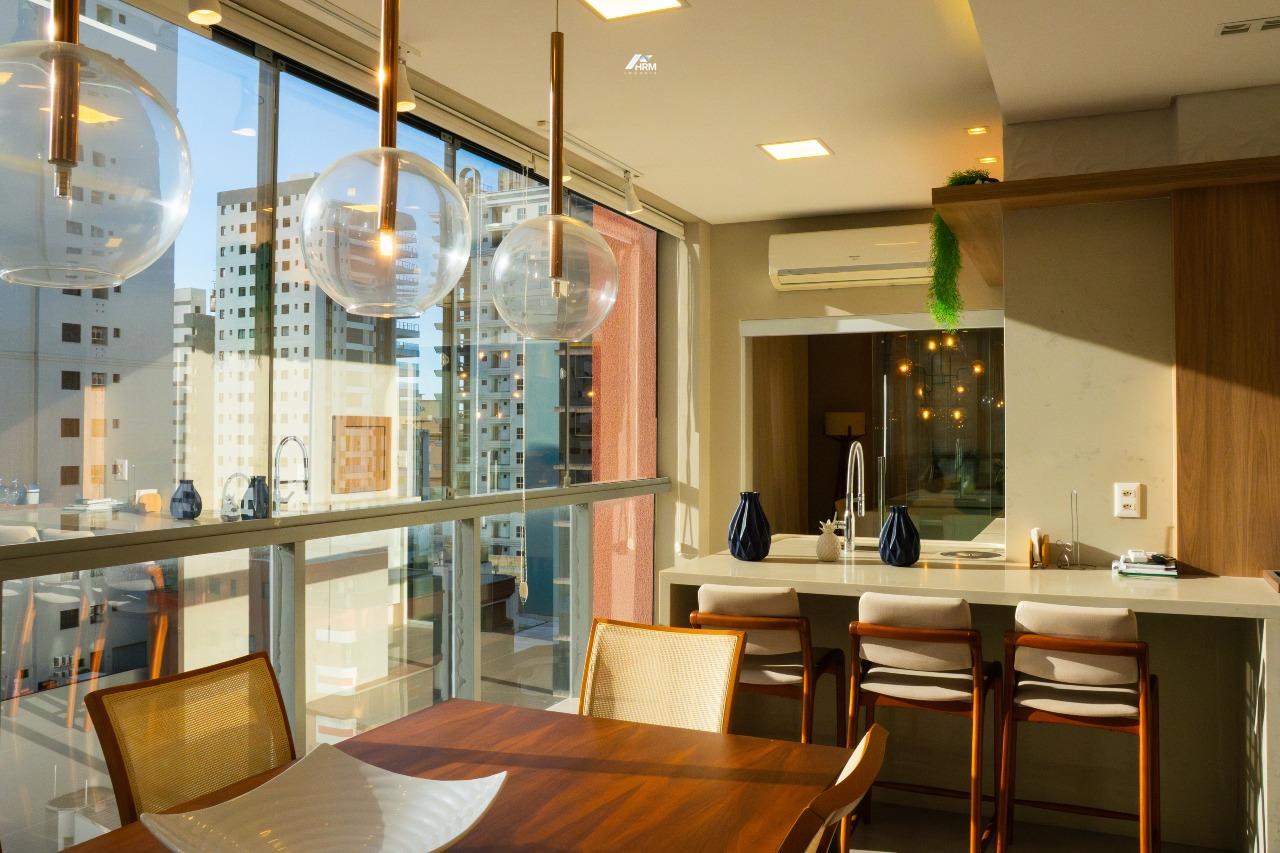 Apartamento à venda no Meia Praia: 