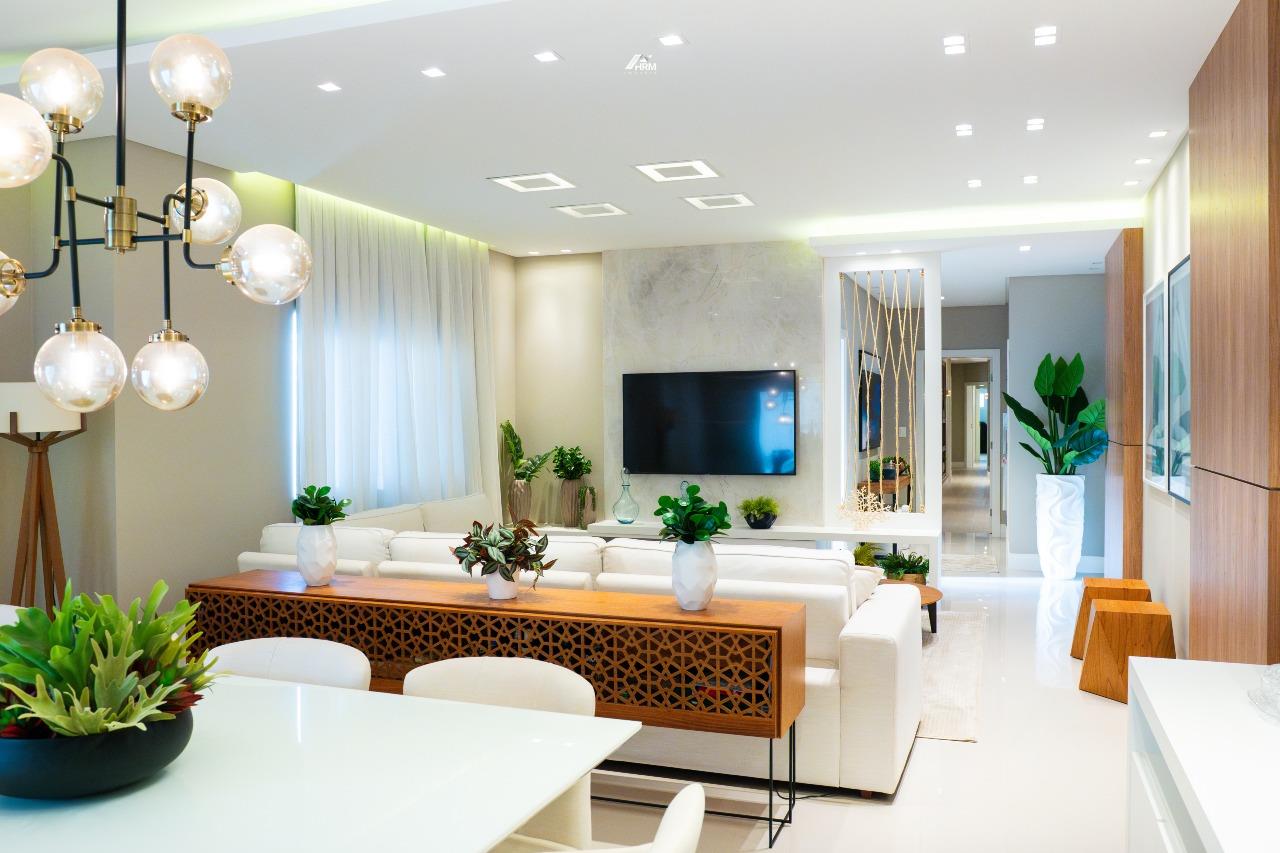 Apartamento à venda no Meia Praia: 