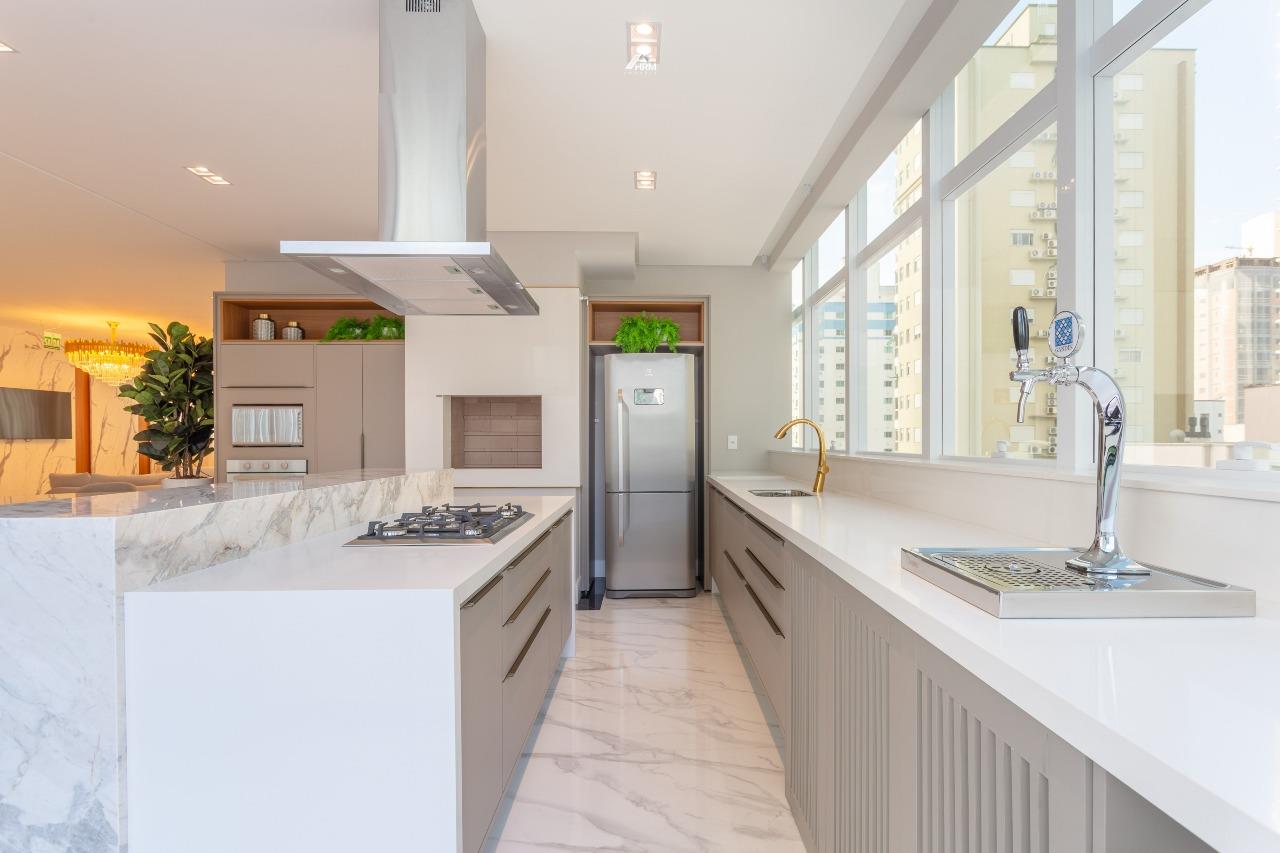 Apartamento à venda no Meia Praia: 