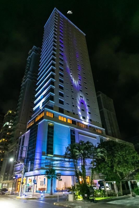 Apartamento à venda no Meia Praia: 