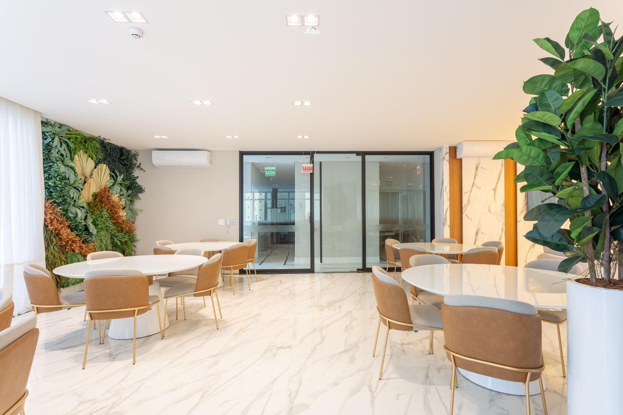 Apartamento à venda no Meia Praia: 