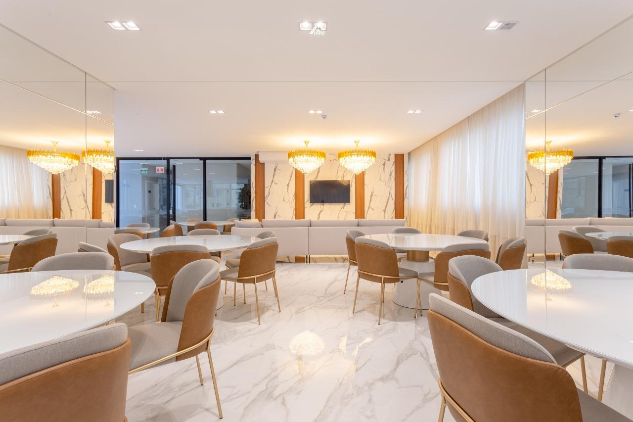 Apartamento à venda no Meia Praia: 