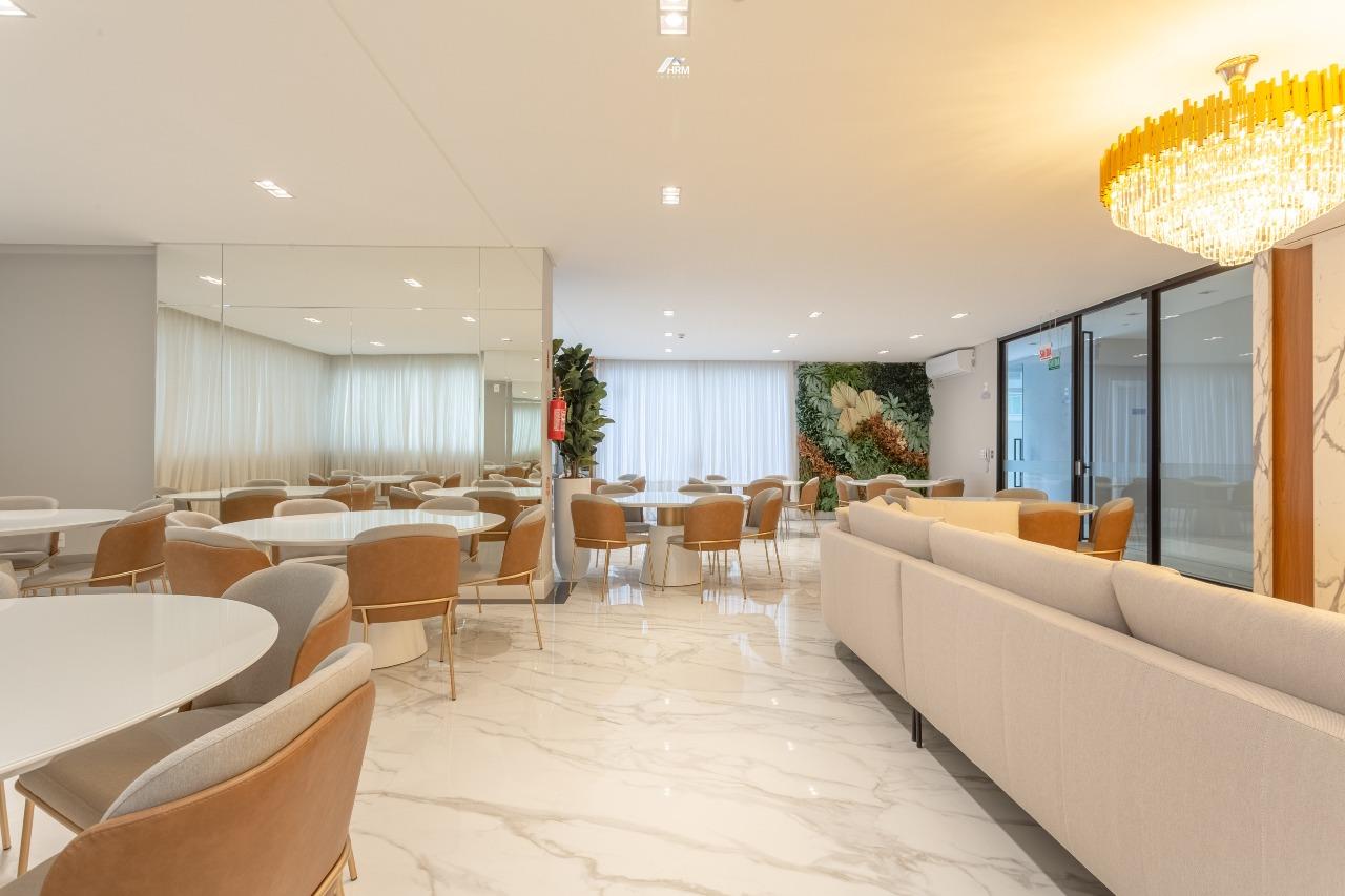 Apartamento à venda no Meia Praia: 