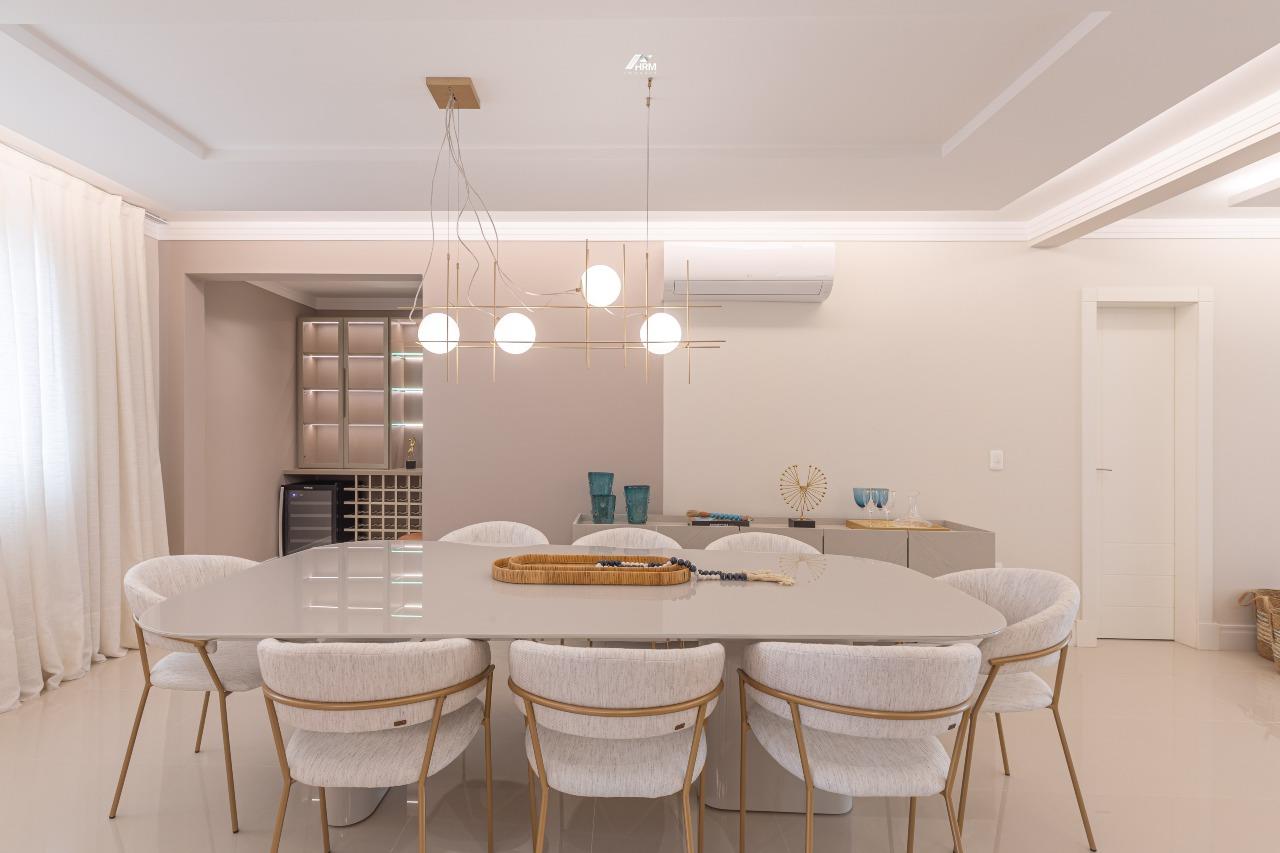 Apartamento à venda no Meia Praia: 