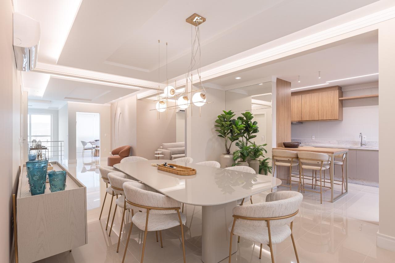 Apartamento à venda no Meia Praia: 