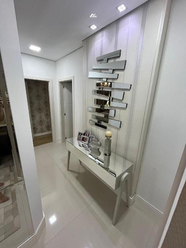 Apartamento à venda no Meia Praia: 