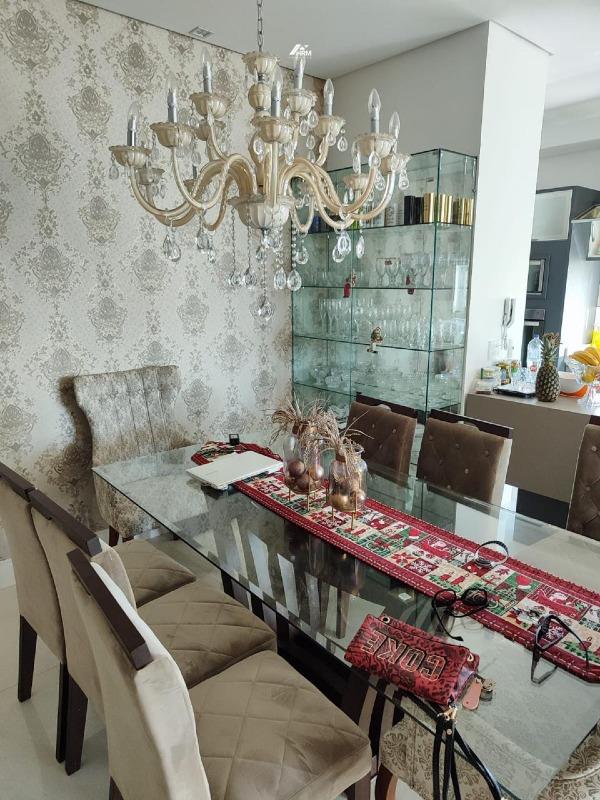 Apartamento à venda no Meia Praia: 