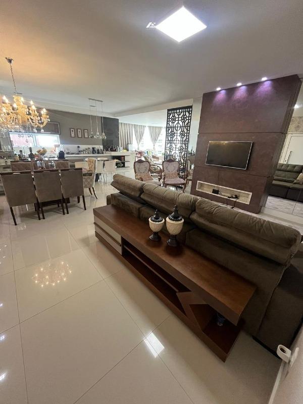 Apartamento à venda no Meia Praia: 