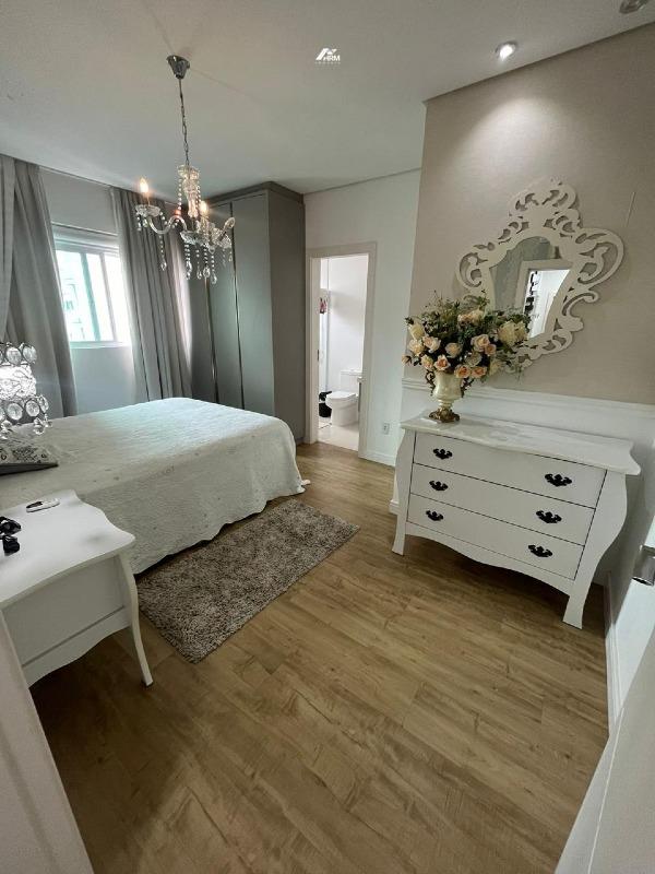 Apartamento à venda no Meia Praia: 