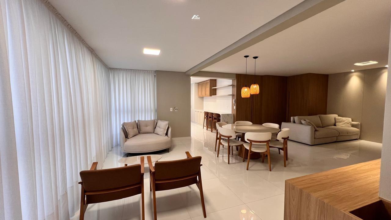 Apartamento à venda no Meia Praia: 