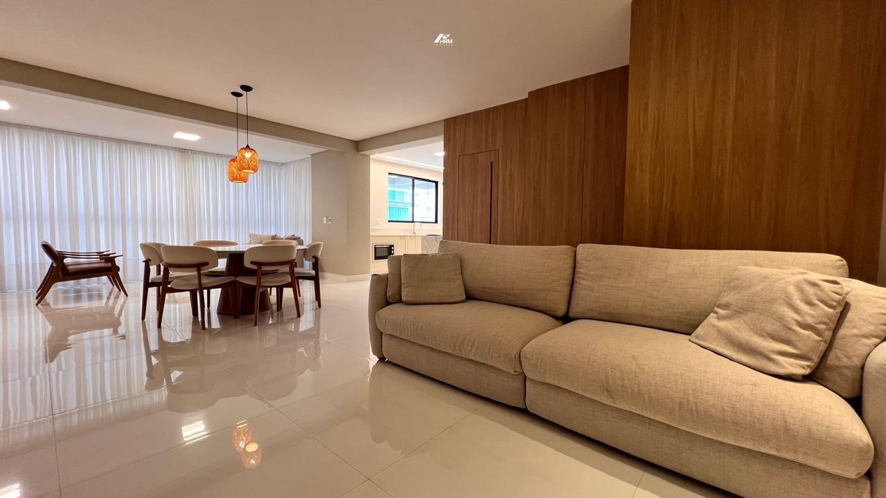 Apartamento à venda no Meia Praia: 