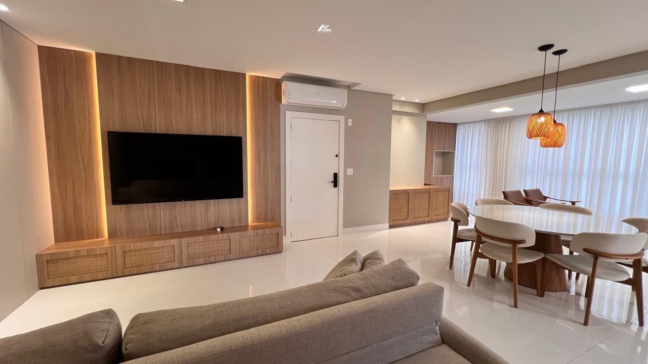 Apartamento à venda no Meia Praia: 