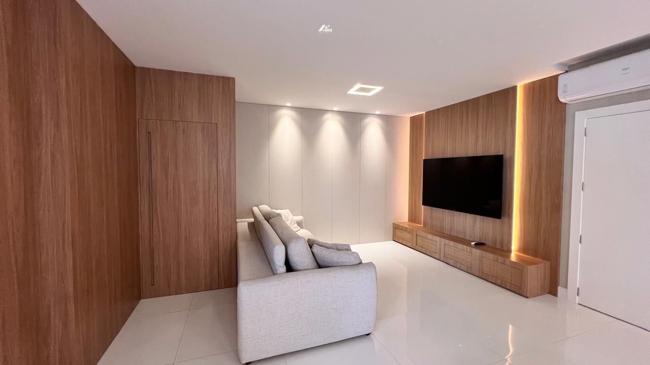 Apartamento à venda no Meia Praia: 