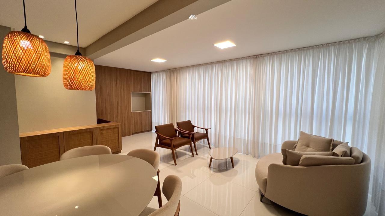 Apartamento à venda no Meia Praia: 