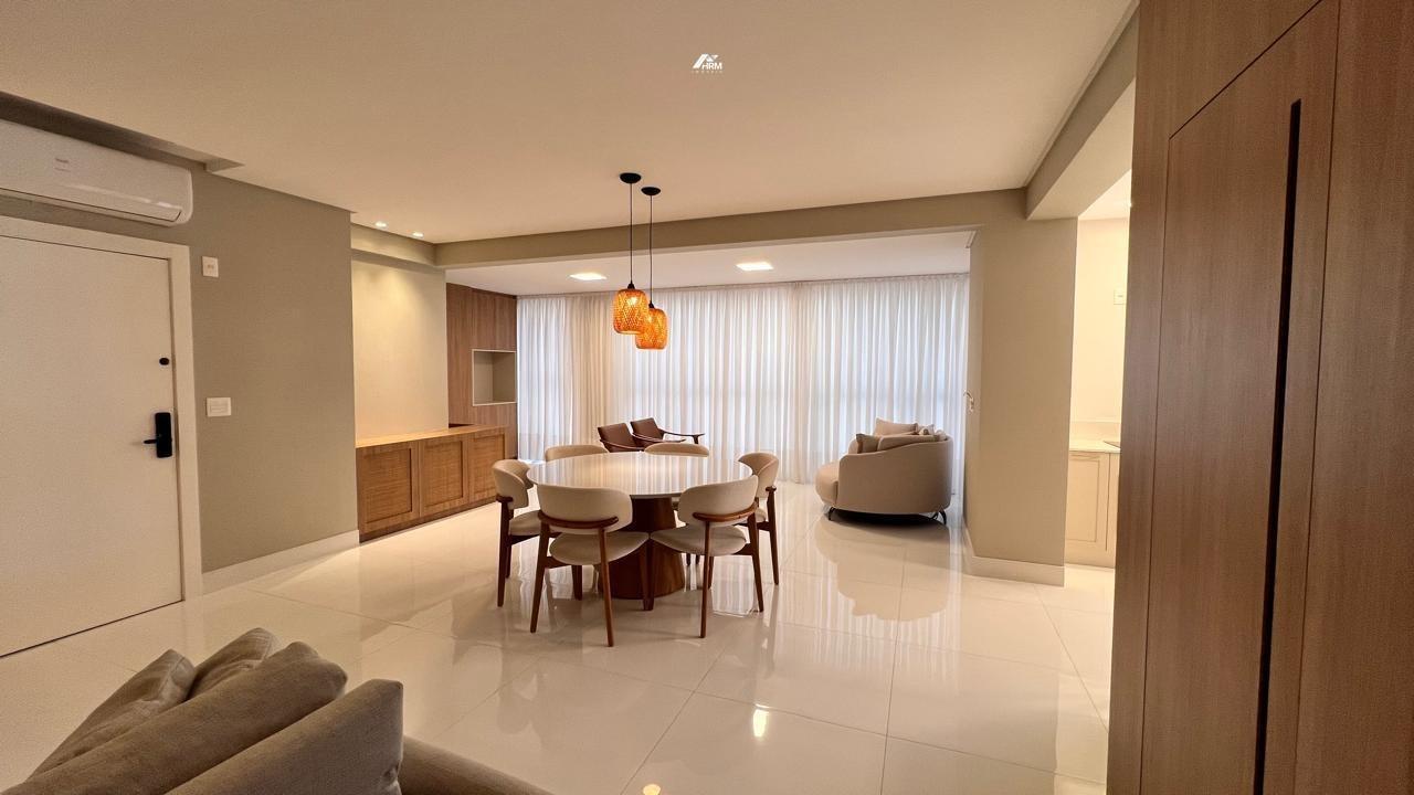 Apartamento à venda no Meia Praia: 