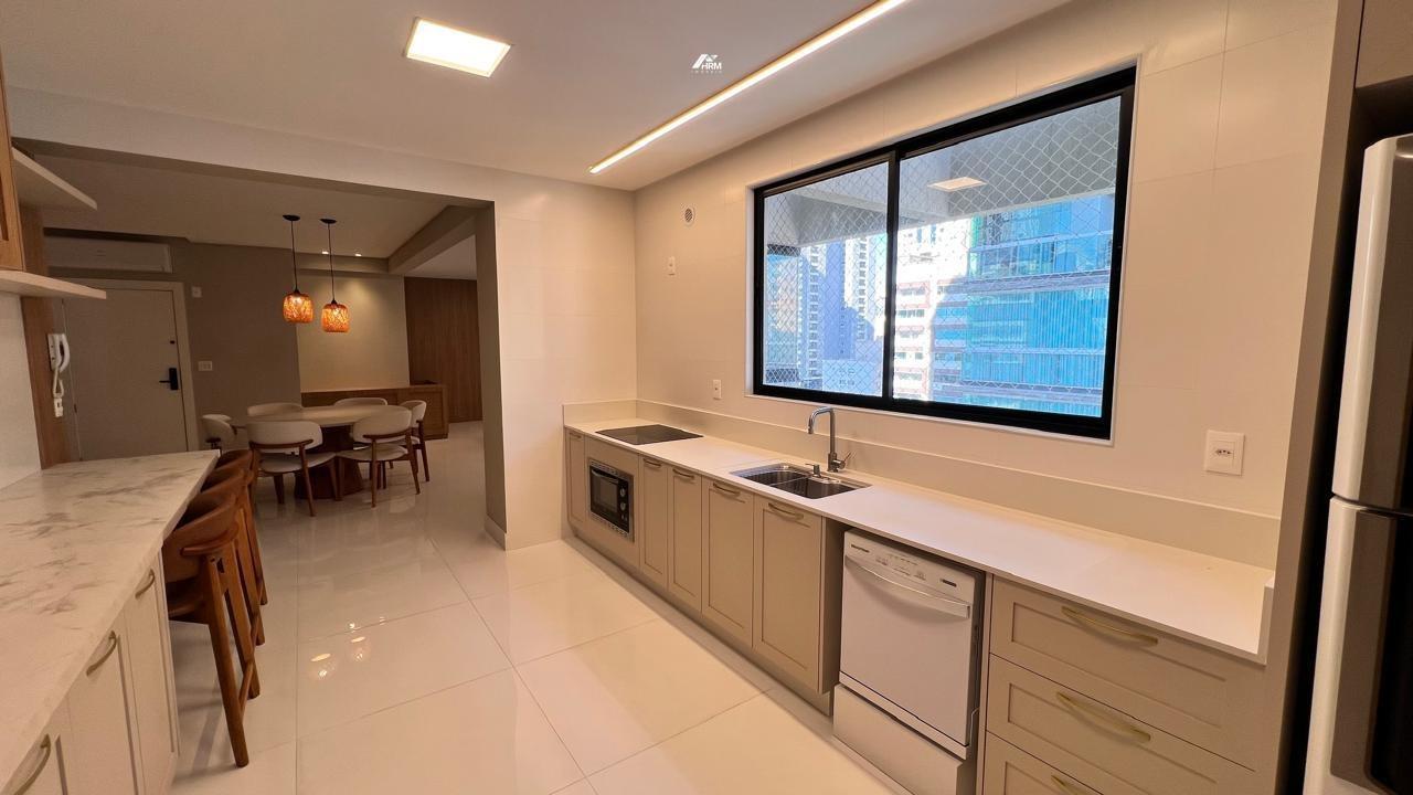 Apartamento à venda no Meia Praia: 