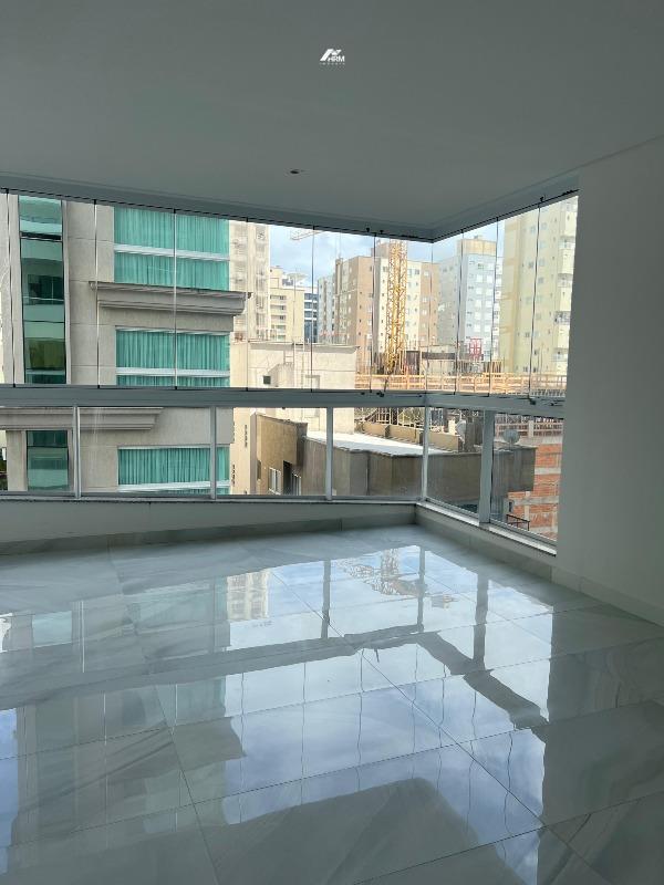 Apartamento à venda no Meia Praia: 