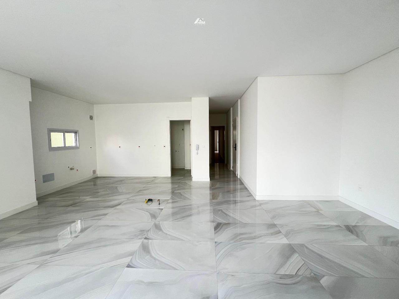 Apartamento à venda no Meia Praia: 