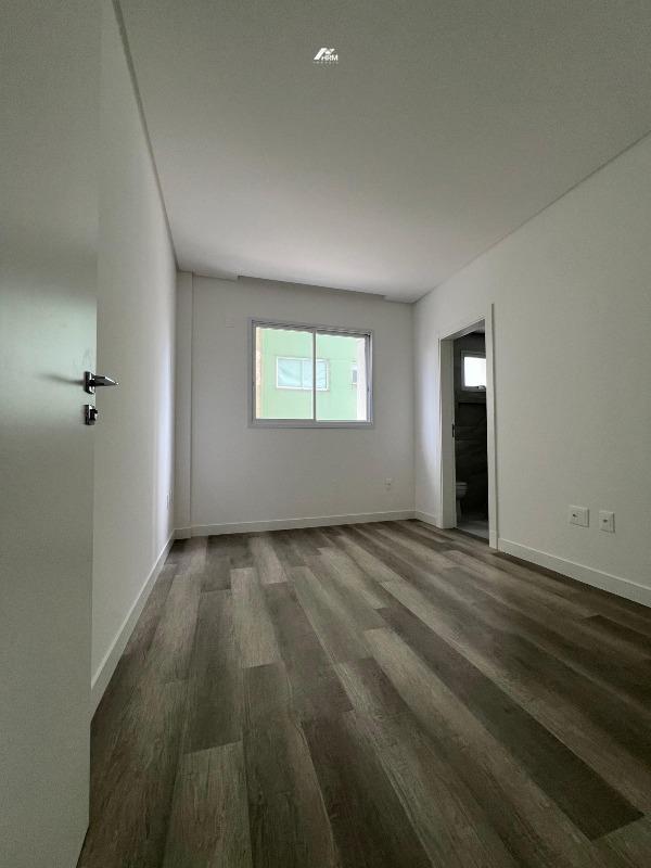 Apartamento à venda no Meia Praia: 
