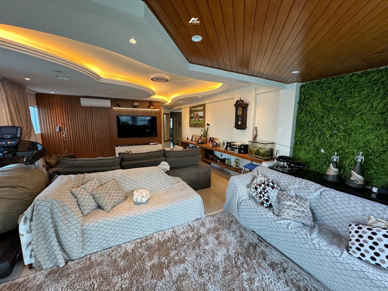 Apartamento à venda no Meia Praia: 