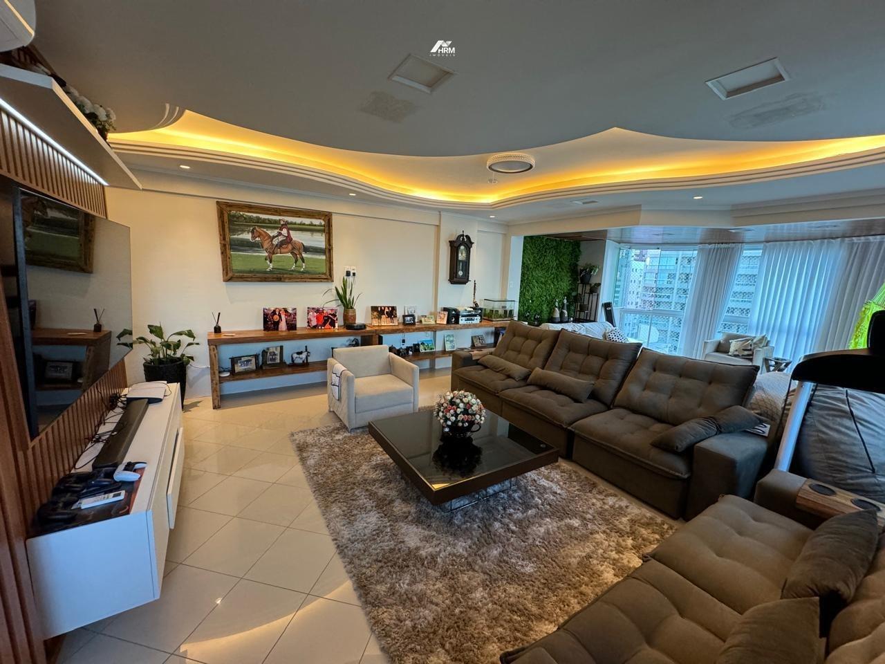 Apartamento à venda no Meia Praia: 