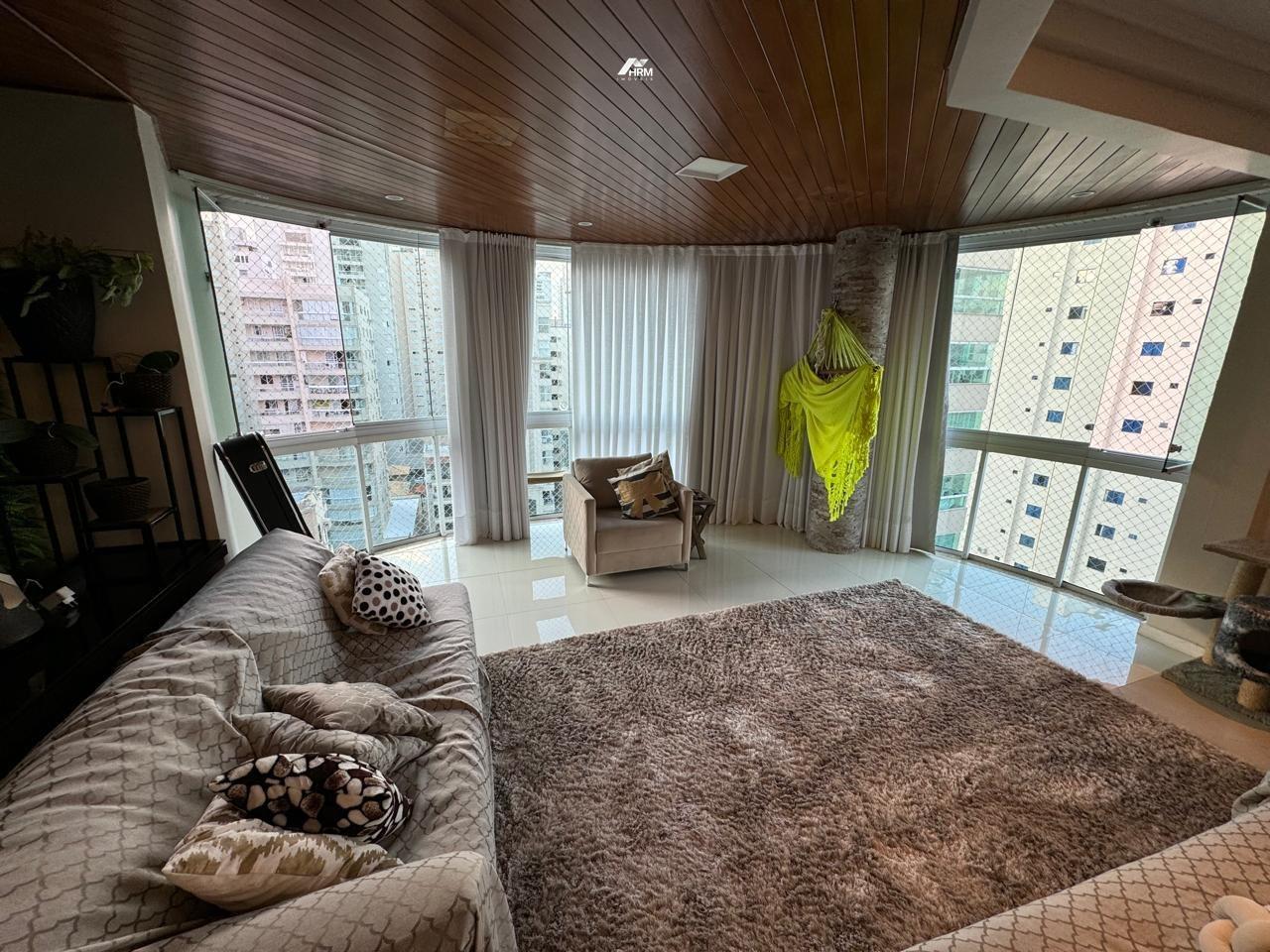 Apartamento à venda no Meia Praia: 