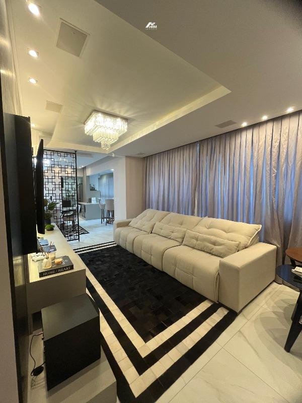 Apartamento à venda no Meia Praia: 