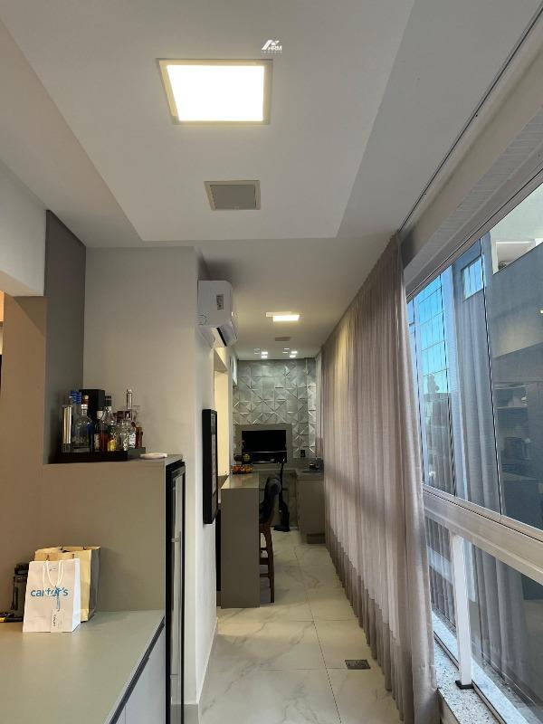 Apartamento à venda no Meia Praia: 