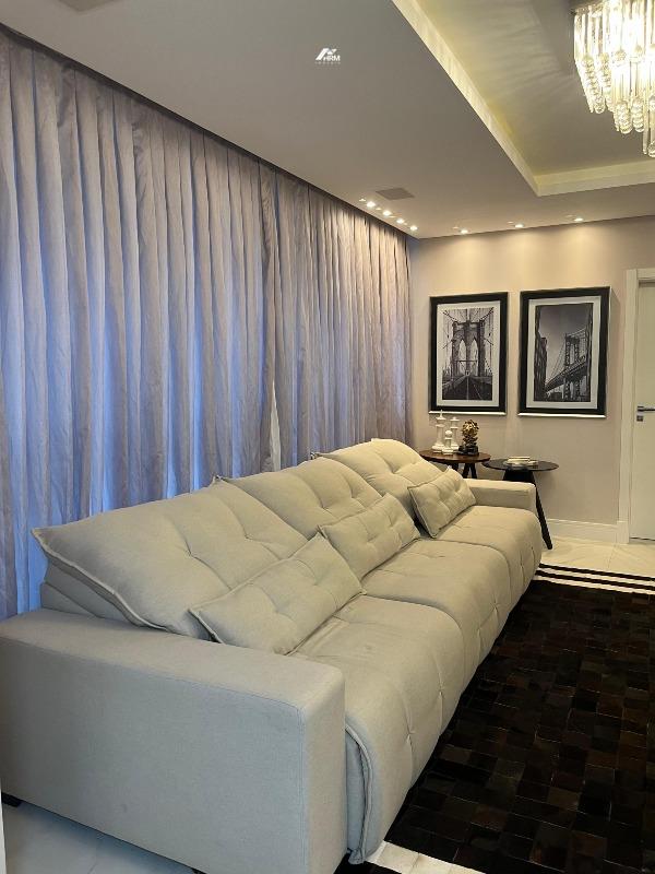 Apartamento à venda no Meia Praia: 