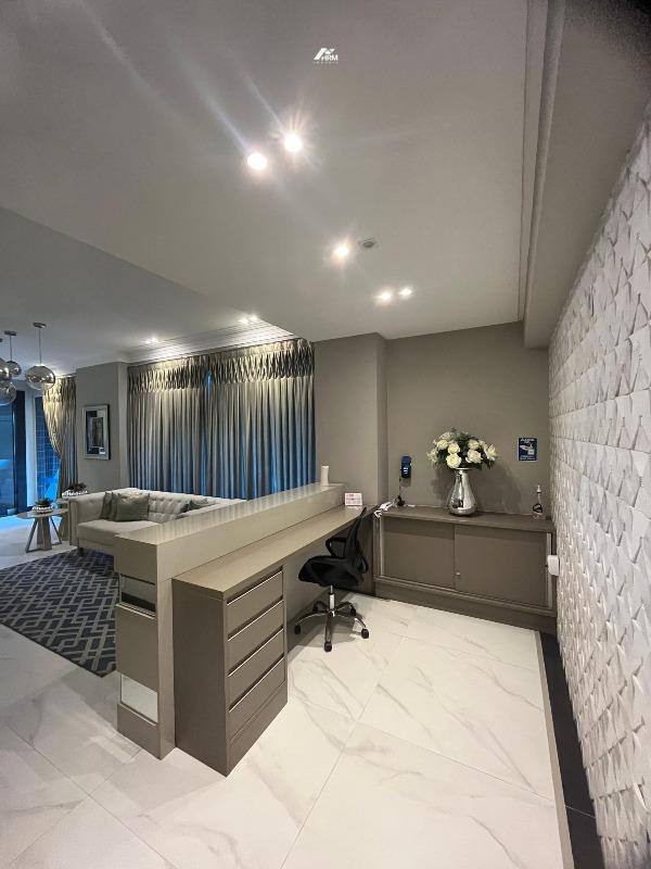 Apartamento à venda no Meia Praia: 