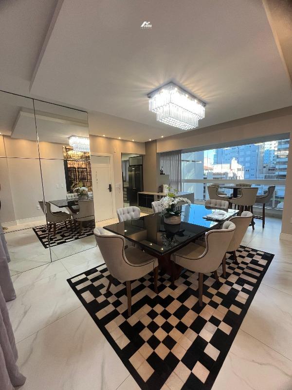 Apartamento à venda no Meia Praia: 