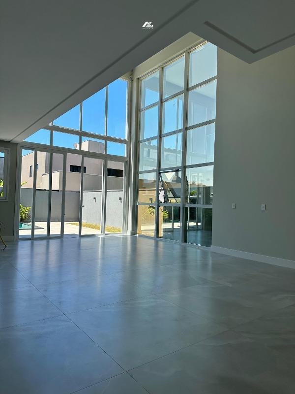 Casa de Condomínio à venda no Santa Regina: 