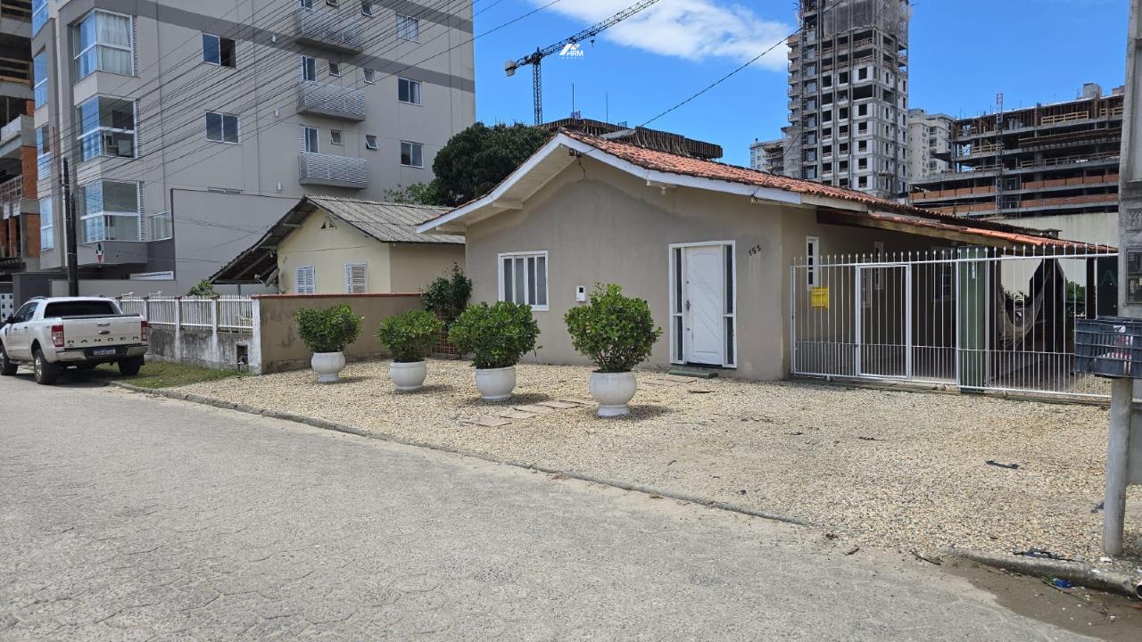 Terreno à venda no Perequê: 