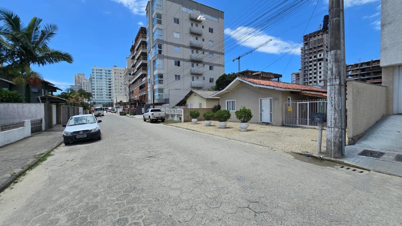 Terreno à venda no Perequê: 