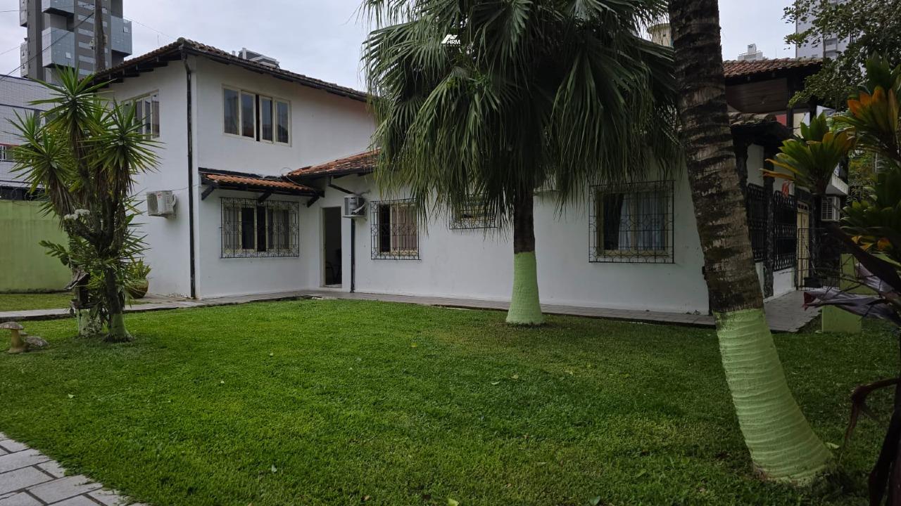 Casa à venda no Centro: 