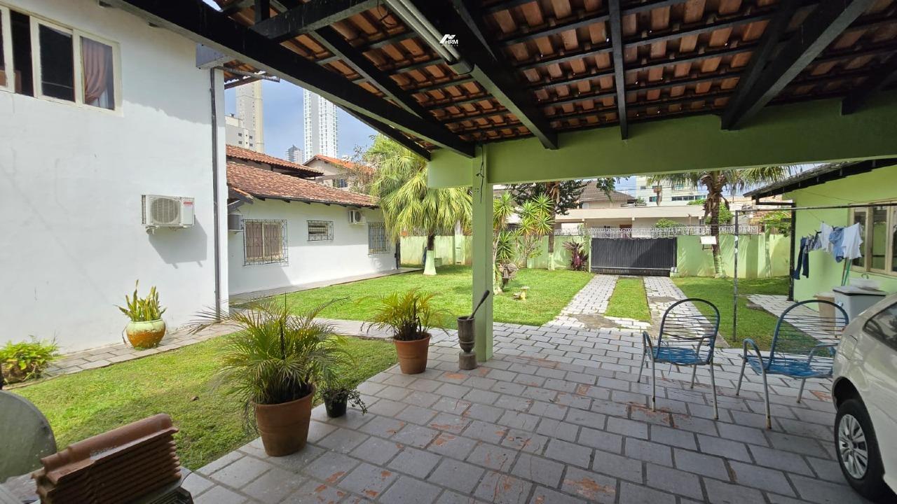 Casa à venda no Centro: 