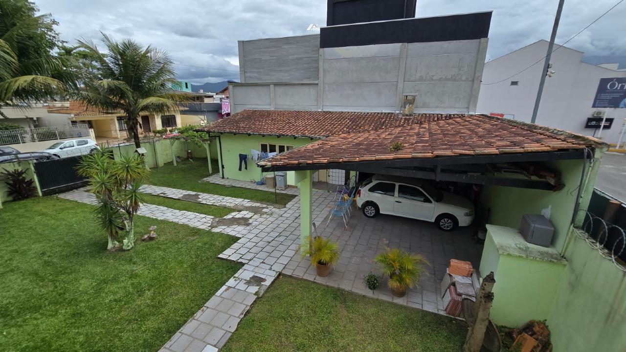 Casa à venda no Centro: 