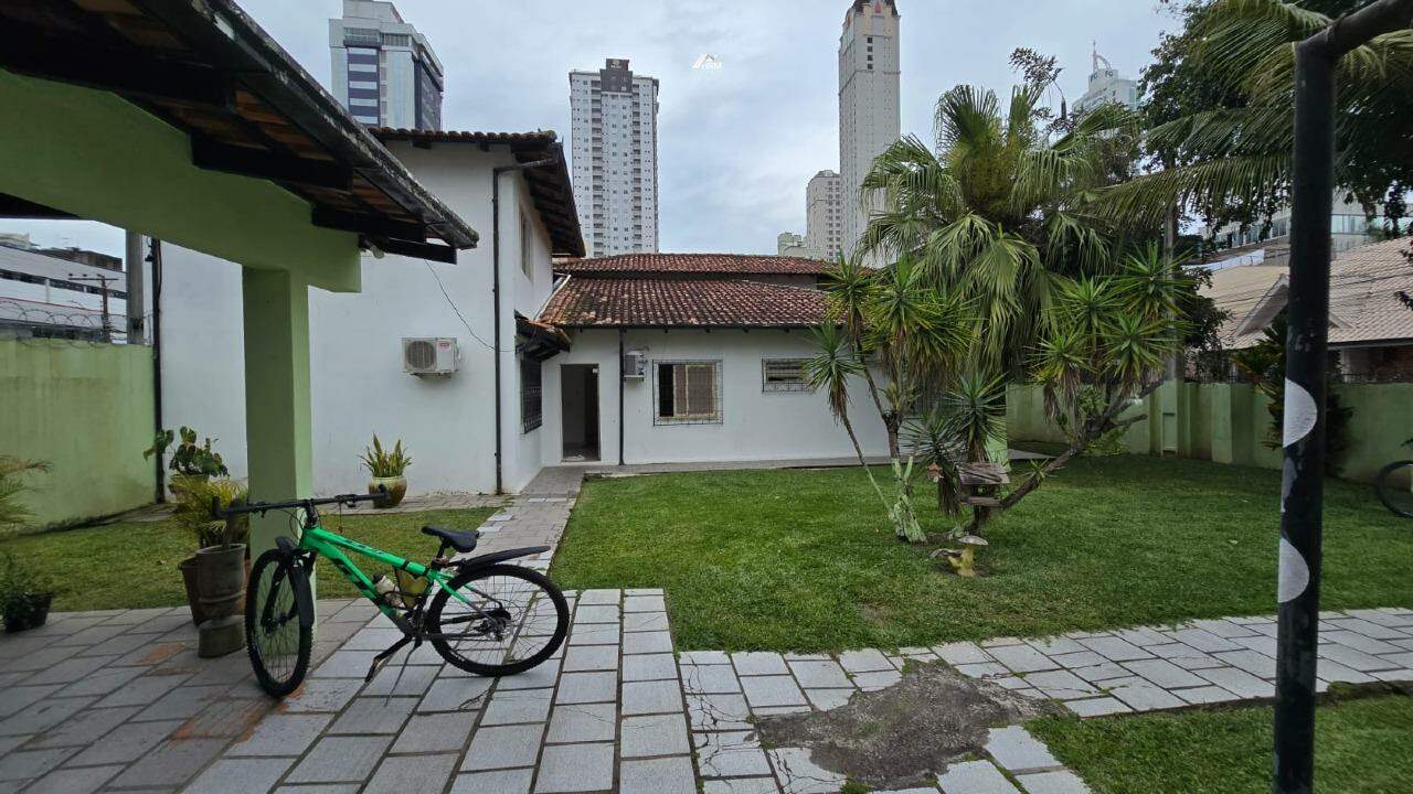 Casa à venda no Centro: 