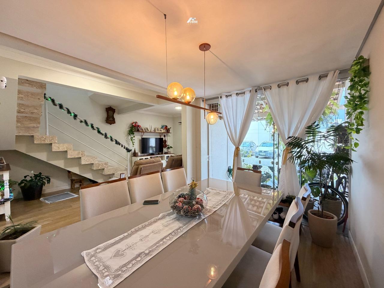 Casa de Condomínio à venda no Centro: 