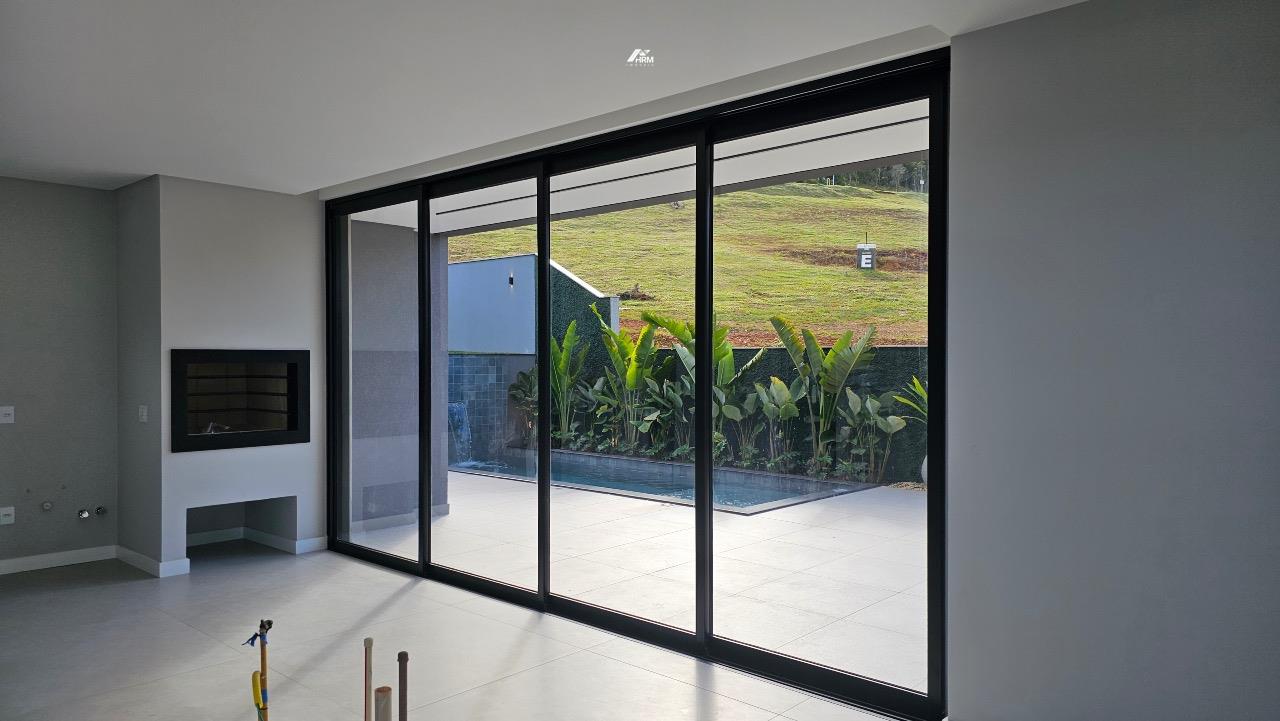 Casa de Condomínio à venda no Centro: 