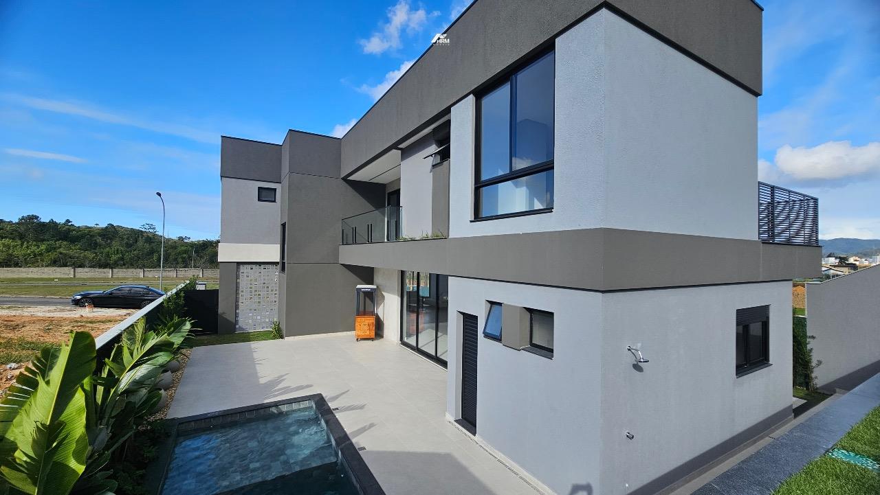 Casa de Condomínio à venda no Centro: 