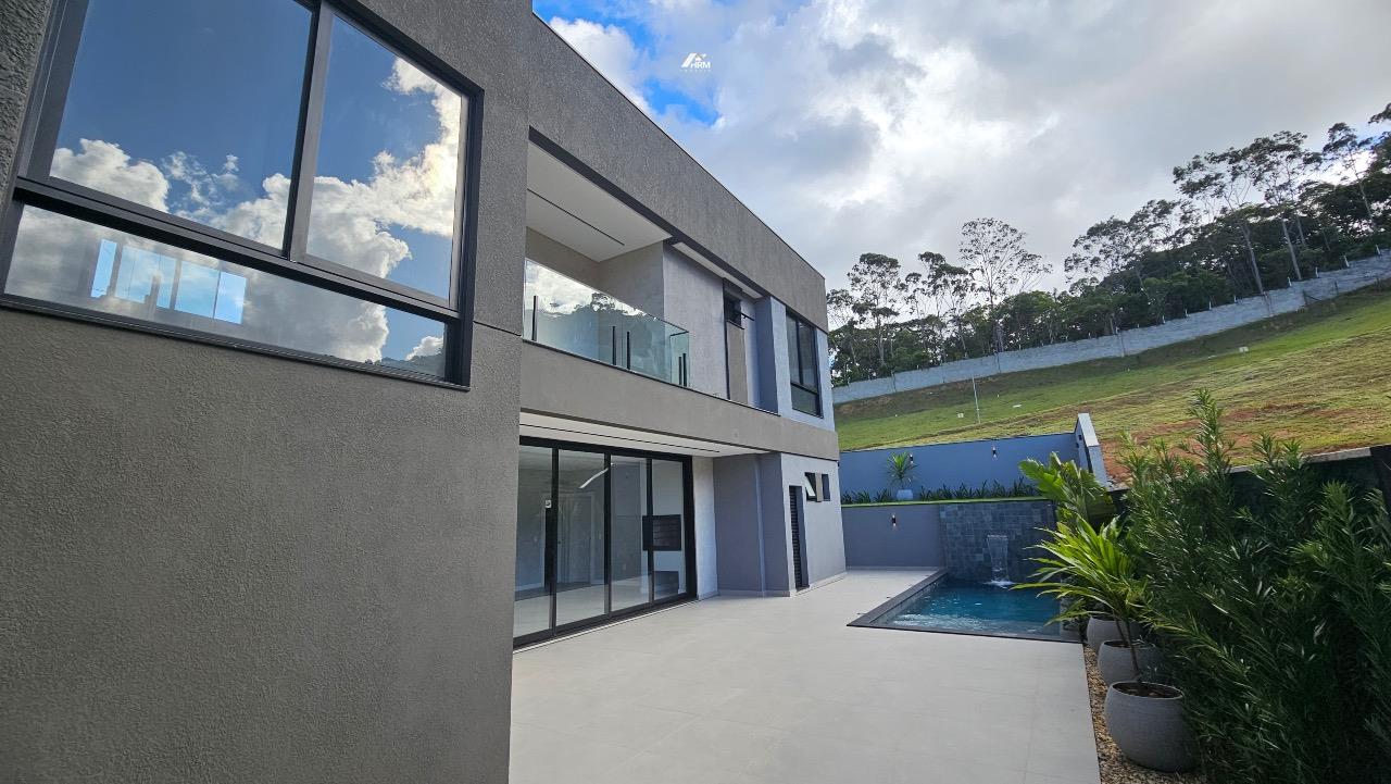 Casa de Condomínio à venda no Centro: 