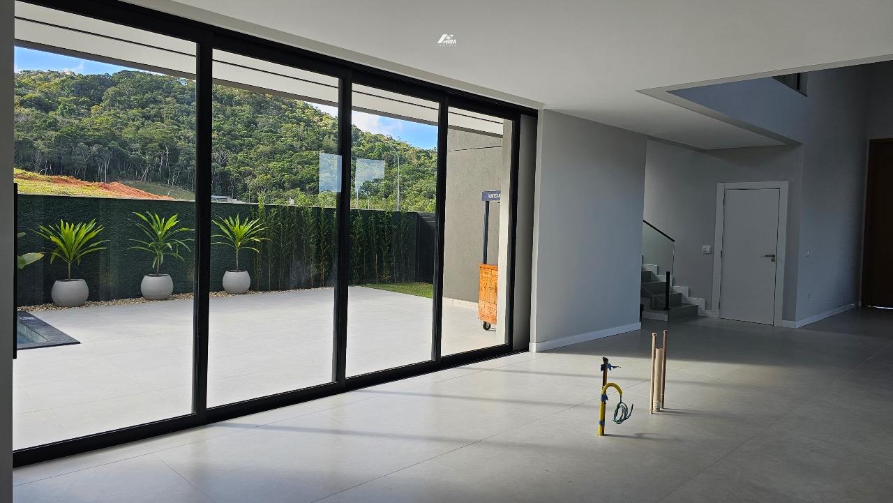 Casa de Condomínio à venda no Centro: 