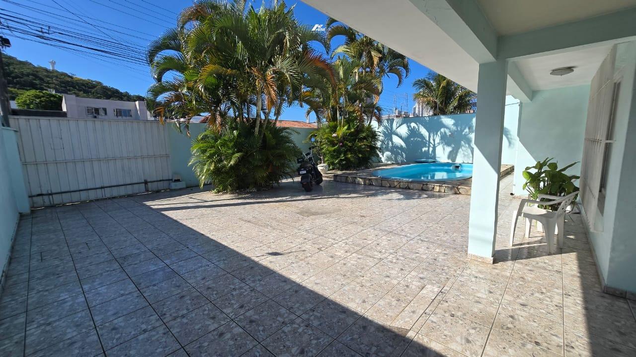 Casa à venda no Centro: 