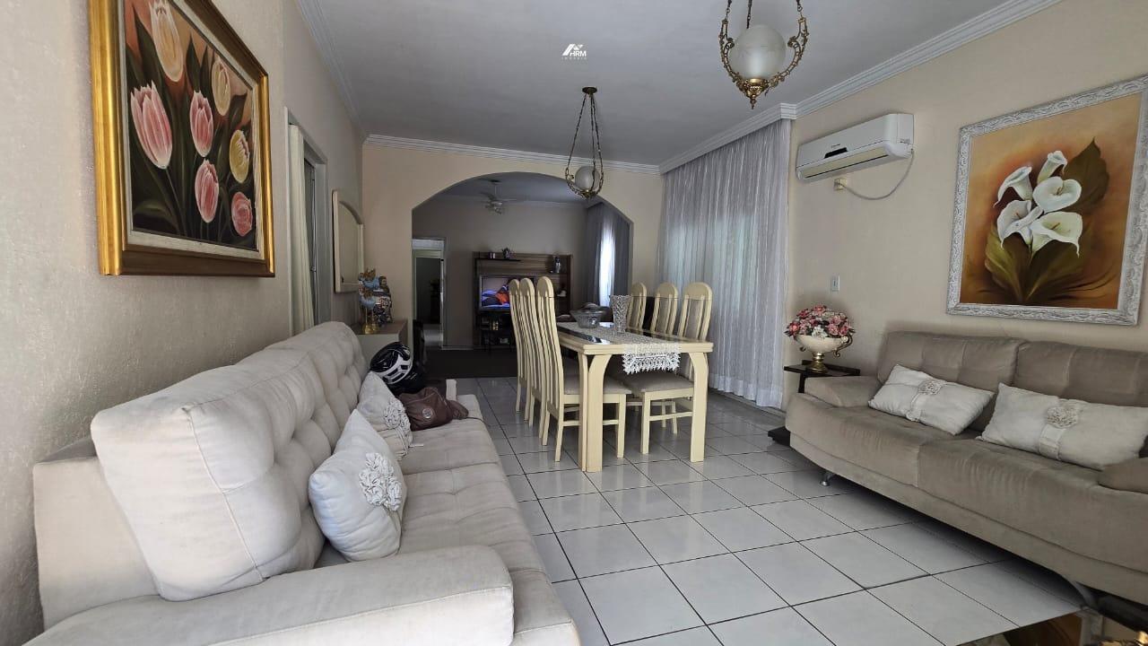 Casa à venda no Centro: 