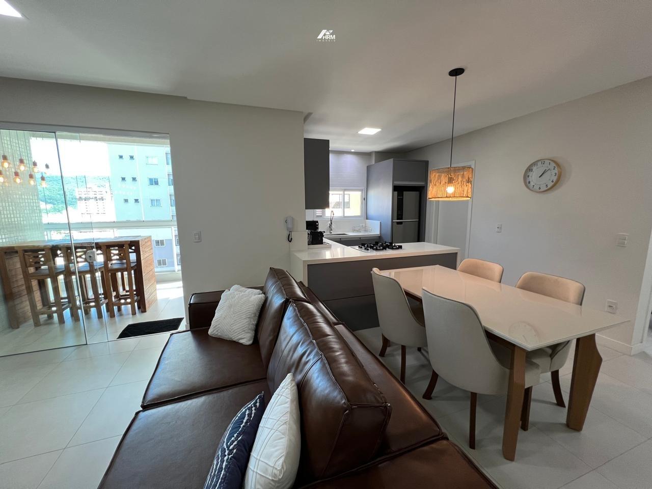 Apartamento à venda no Meia Praia: 