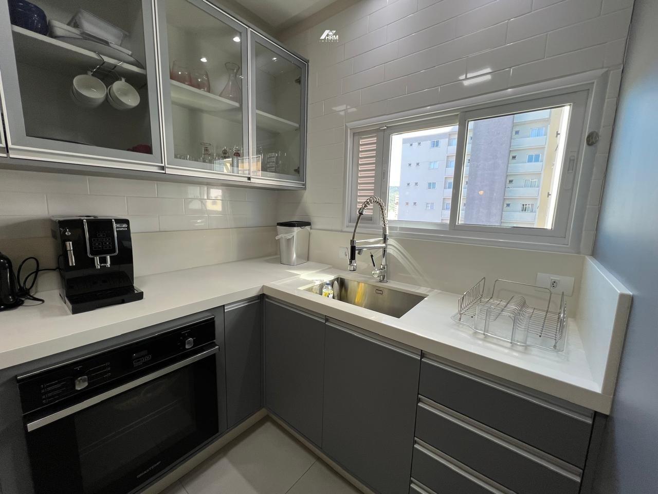 Apartamento à venda no Meia Praia: 